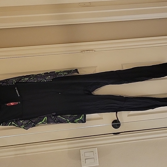 Men's Black and Green Full Body Bathing Suit NWT - Picture 8 of 15